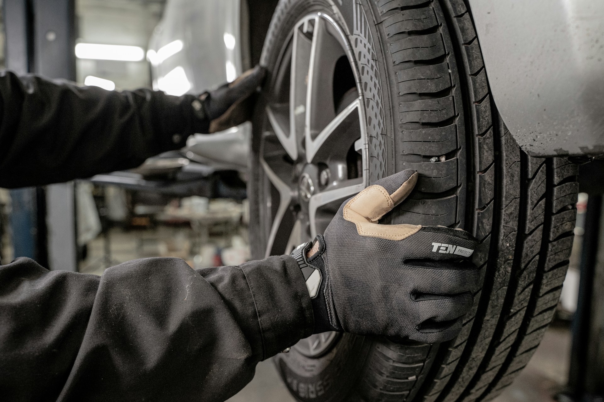 Mechanic performing general vehicle service